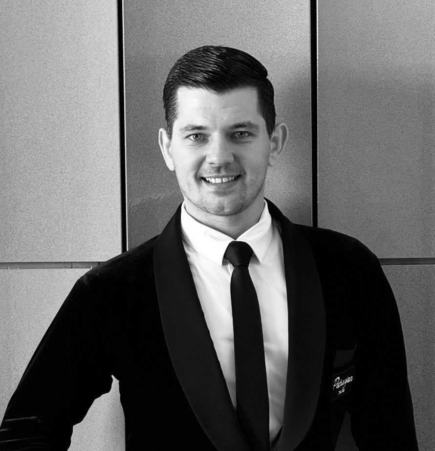 Portrait of Nikita Vinnik encouraging students at the studio